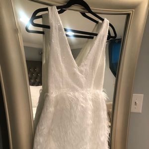 White mini sleeveless party dress.